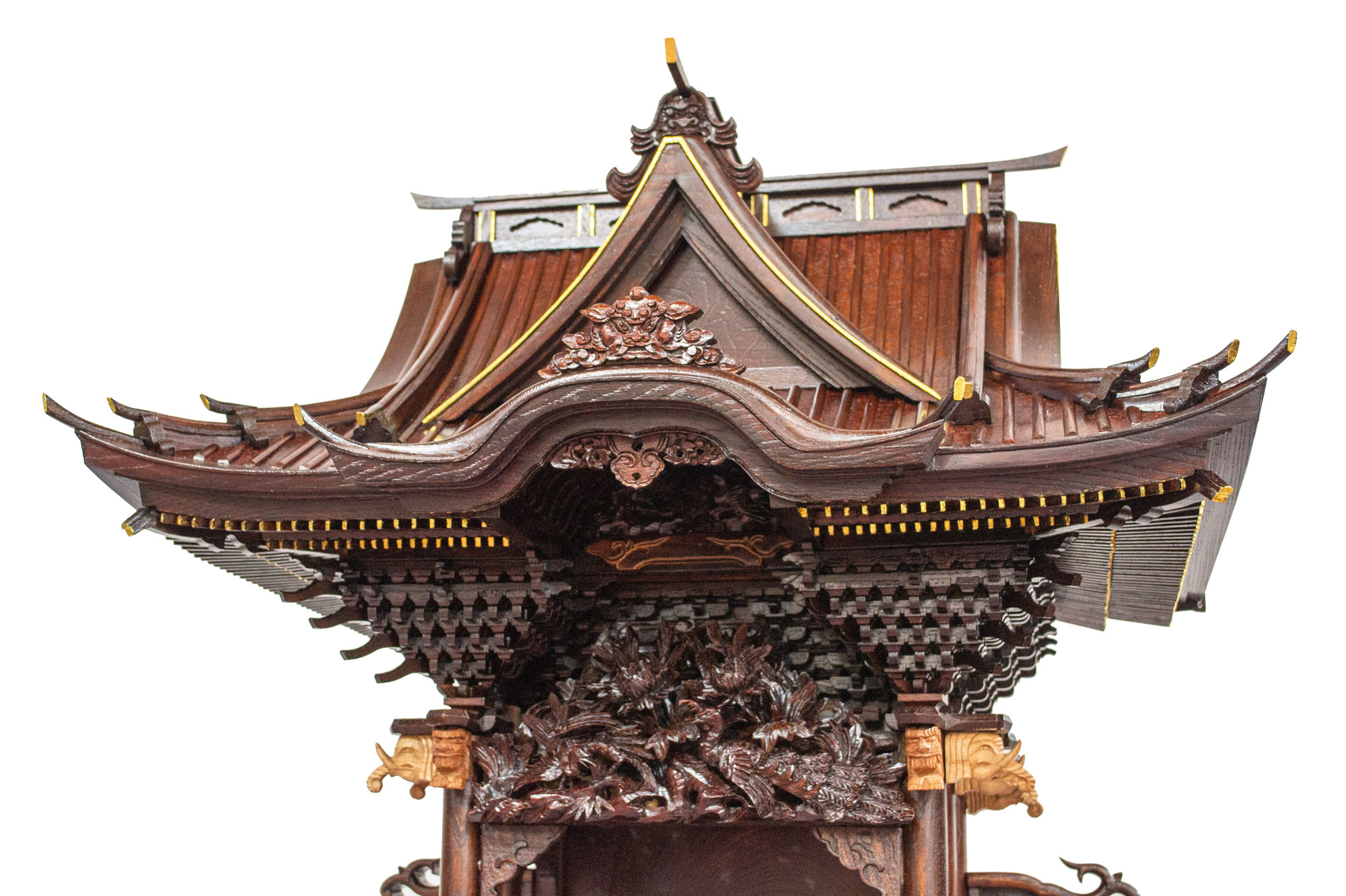 山形県産本欅を本漆で木地呂塗した宮殿